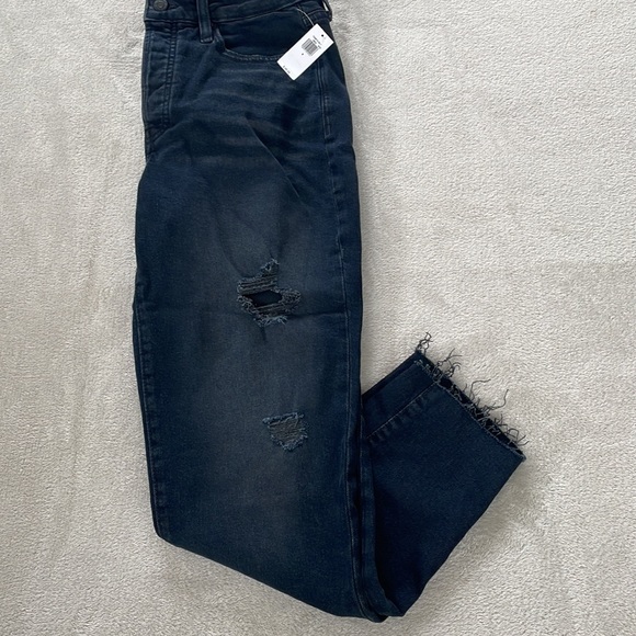 Women’s Old Navy Jeans - Picture 3 of 4